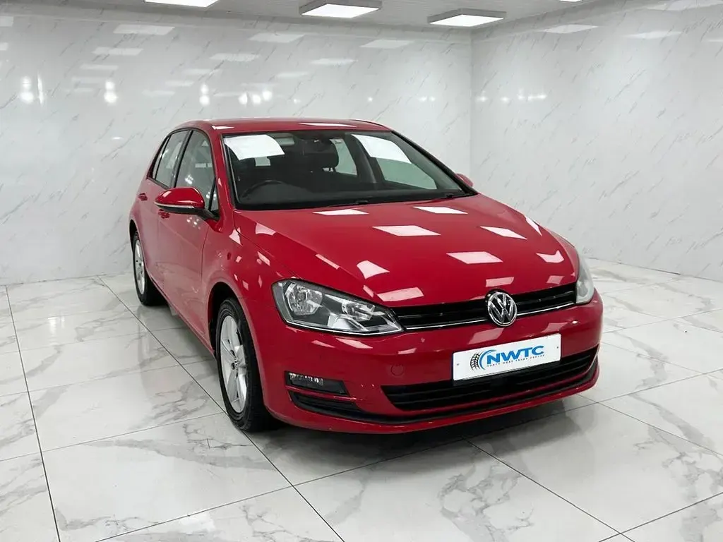 Used VW Golf VII Match 105 HP (77 kW) 2014 Red Hatchback