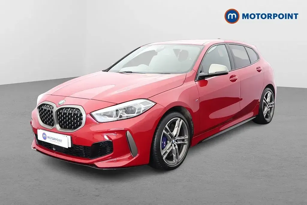 Begagnad BMW M135 2022 Röd Halvkombi