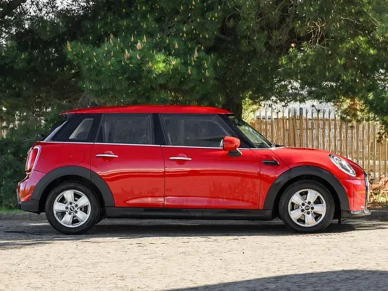 Używany Mini ONE Classic 101 KM (74 kW) 2022 Czerwony Hatchback