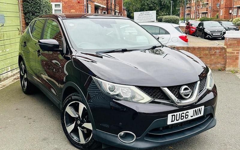 Used 2016 Nissan Qashqai N-Connecta SUV | £8,492 (Fair price) - Image 1/4