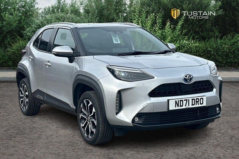 Silver Used 2021 Toyota Yaris Hybrid Design SUV | £19,999 (Good price) - Image 1/4
