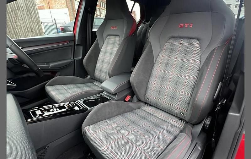 New VW Golf VIII GTI 265 HP (194 kW) 2025 Red Hatchback