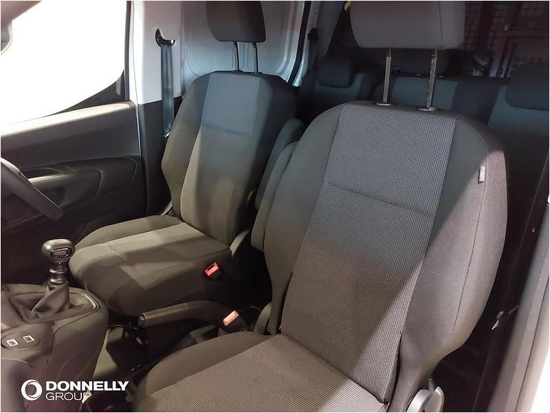 New Vauxhall Combo S 101 HP (74 kW) 2025 White Van