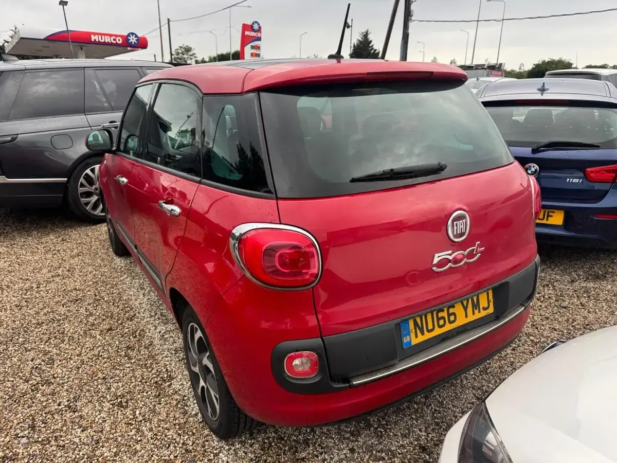 Used Fiat 500L Lounge 120 HP (88 kW) 2016 Red MPV