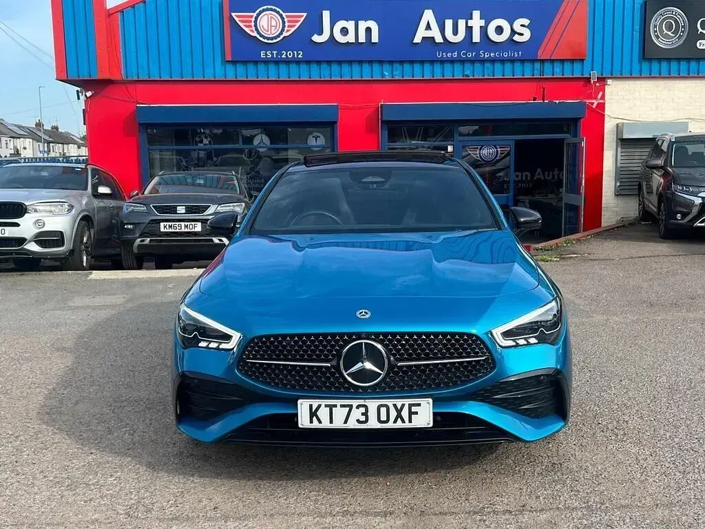 Begagnad Mercedes CLA180 AMG Line Premium Plus 2023 Blå Sedan