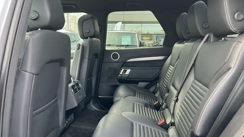 Usado Land Rover Discovery 5 SE Dynamic 350 HP (257 kW) 2024 Cinzento SUV