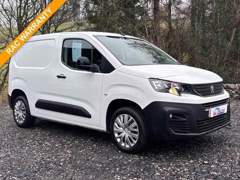 White Used 2022 Peugeot Partner Premium MPV | £8,495 (Good price) - Image 1/4