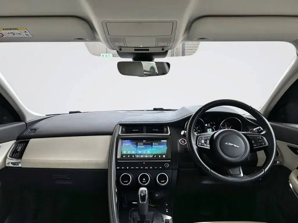 Używany Jaguar E-Pace SE 180 KM (132 kW) 2019 Srebrny SUV