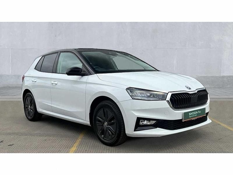 Moon white metallic black magic pearl effect Used 2025 Skoda Fabia Design Edition Hatchback | £17,500 (Good price) - Image 1/4