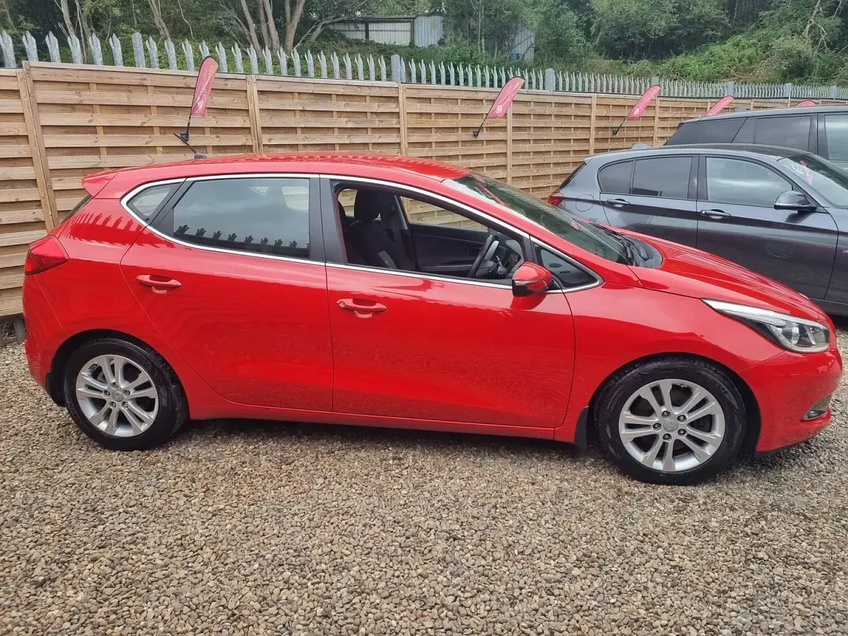 Used Kia Ceed 2015 Red Hatchback