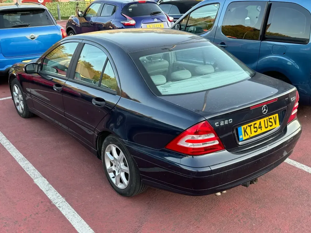 Used Mercedes C220 Classic 150 HP (110 kW) 2004 Blue Sedan