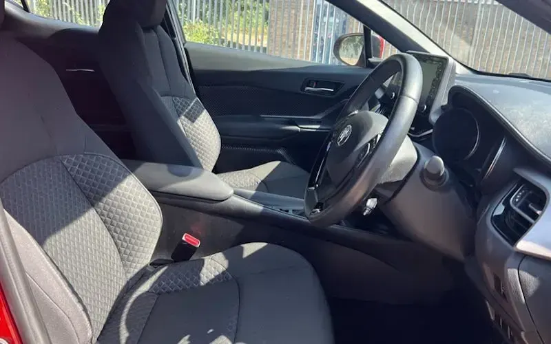 Used Toyota C-HR 122 HP (89 kW) 2023 Red SUV