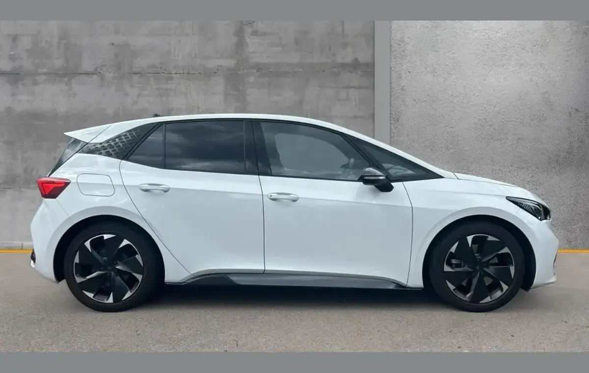 Used Cupra Born e-Boost 169 kW (231 HP) 2025 White Hatchback