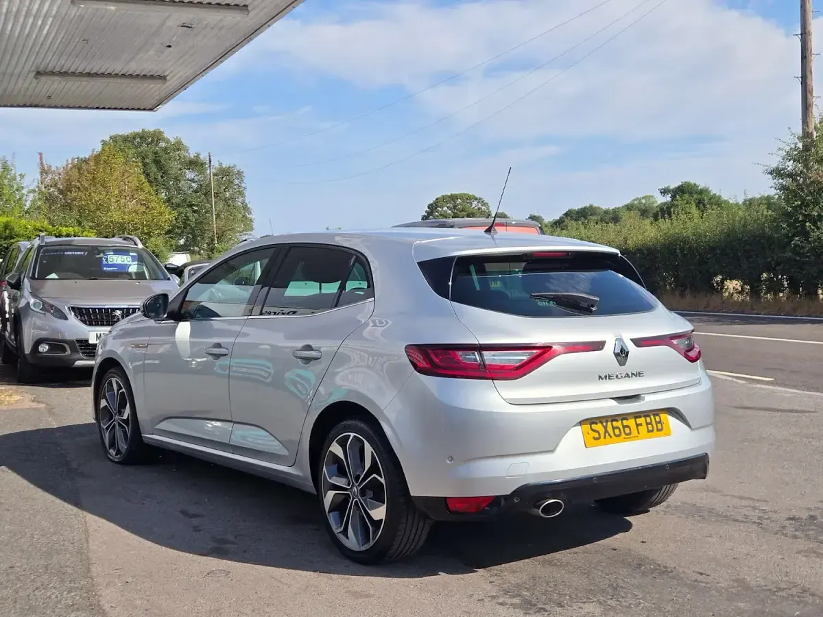 Used Renault Mégane IV Signature 128 HP (94 kW) 2016 Silver Hatchback