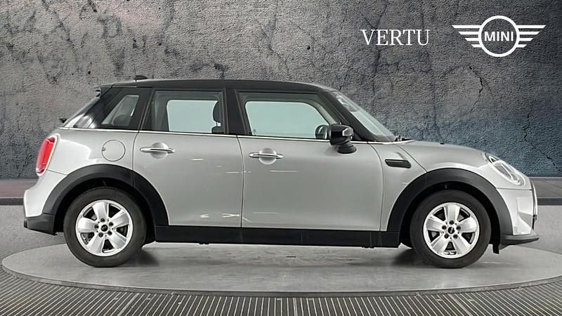 Begagnad Mini Cooper Classic 136 HK (100 kW) 2022 Silver Halvkombi