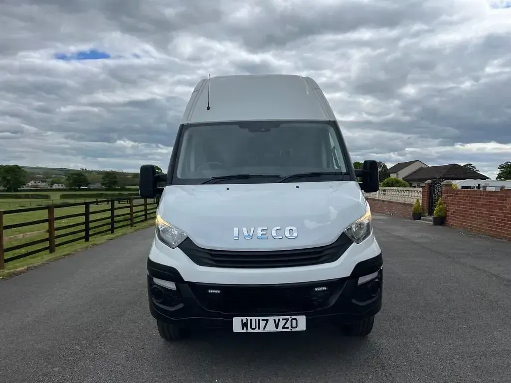 Begagnad Iveco Daily 180 HK (132 kW) 2017 Vit Van
