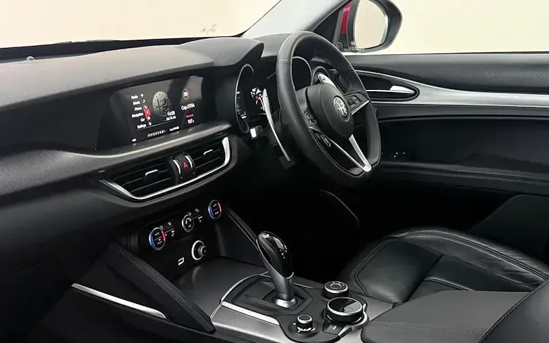 Used Alfa Romeo Stelvio Edizione Speciale 210 HP (154 kW) 2018 Red SUV