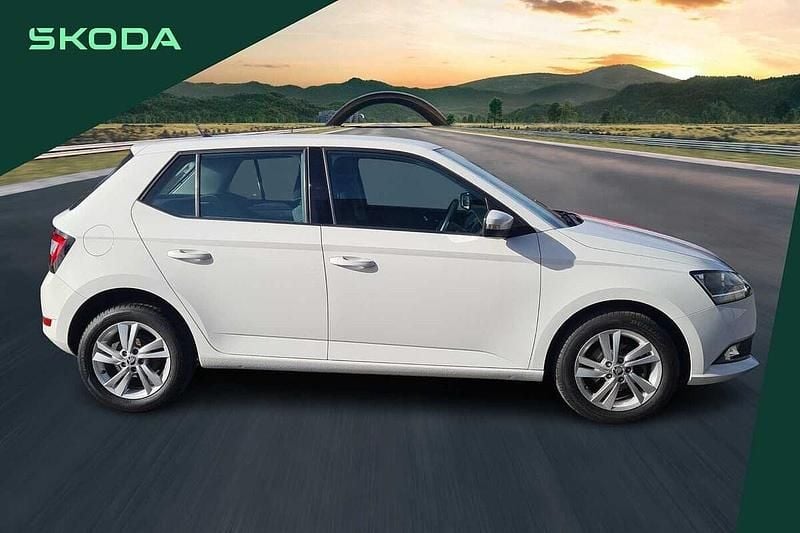 Used Skoda Fabia SE 58 HP (42 kW) 2020 White Hatchback