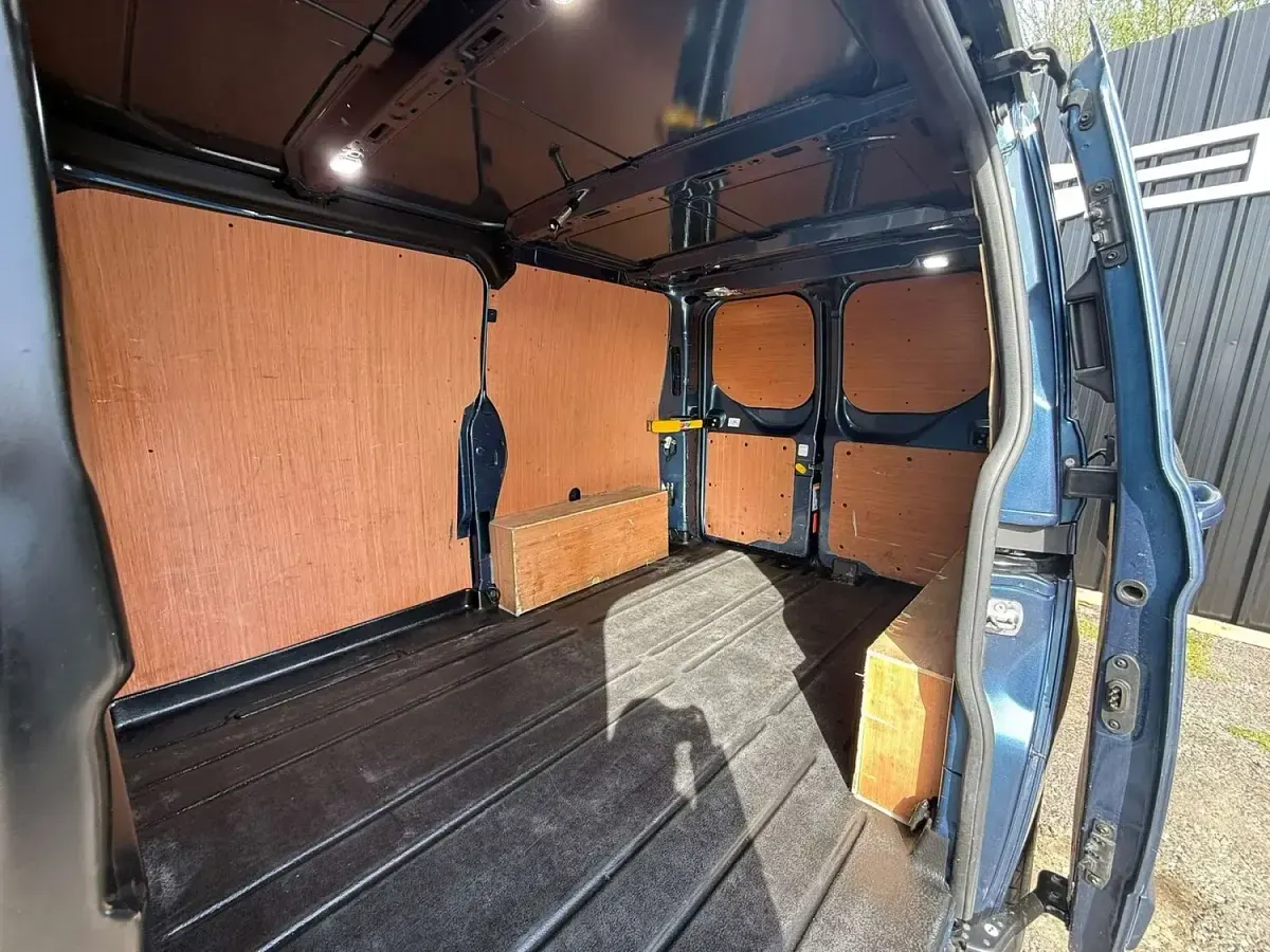 Used Ford Transit Custom Limited 130 HP (95 kW) 2022 Blue Van