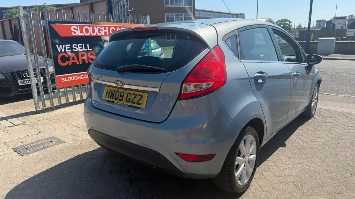 Second-hand Ford Fiesta Zetec 82 CP (60 kW) 2009 Albastru Hatchback