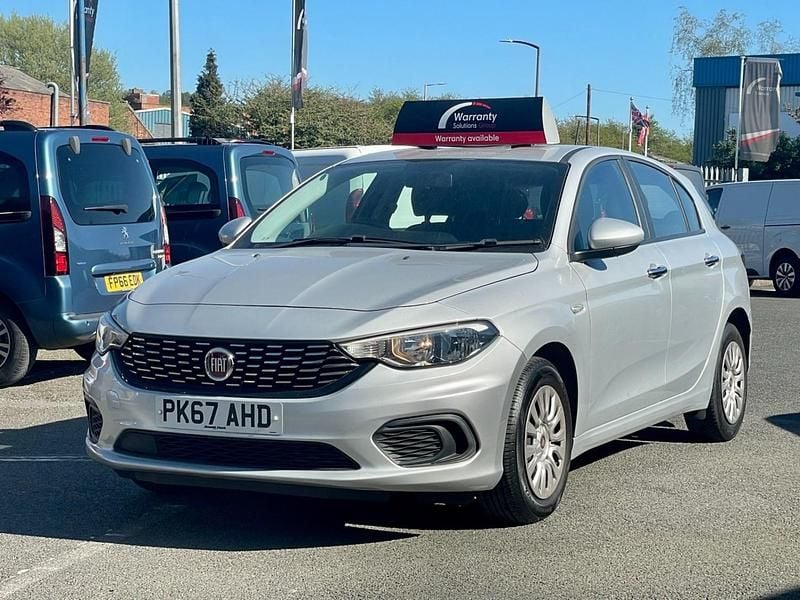 Begagnad Fiat Tipo Easy 120 HK (88 kW) 2017 Silver Halvkombi