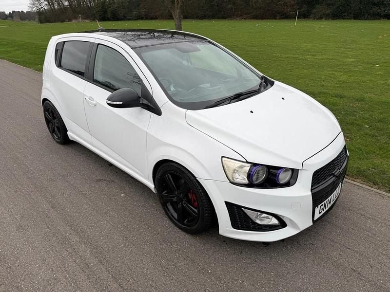 Used Chevrolet Aveo 2014 White Hatchback