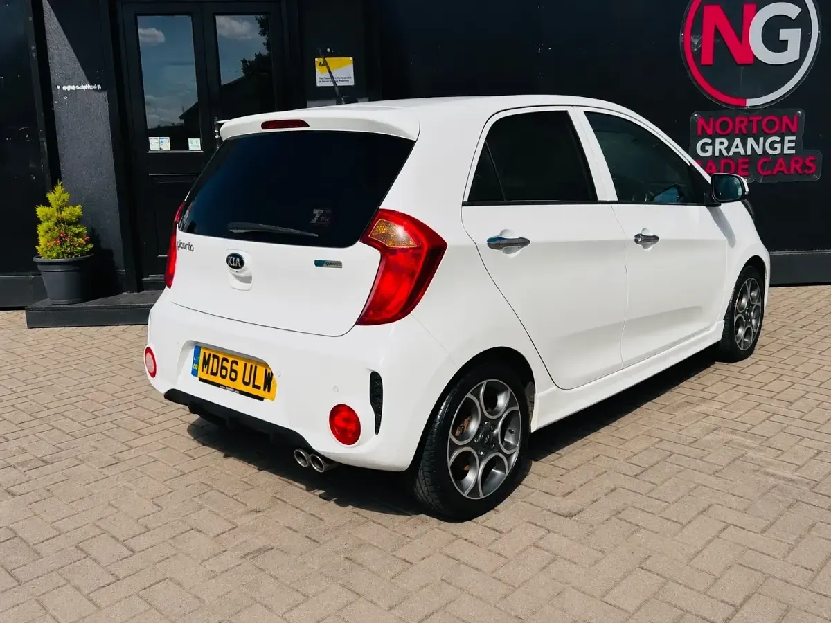 Used Kia Picanto Sport 84 HP (61 kW) 2017 White Hatchback