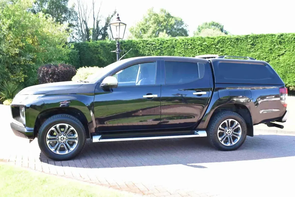 Used Mitsubishi L200 Warrior 150 HP (110 kW) 2020 Black Pickup