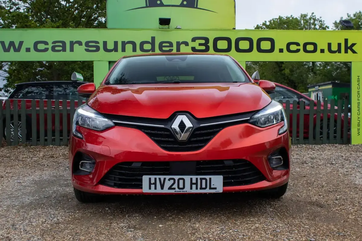 Used Renault Clio Iconic 85 HP (62 kW) 2020 Red Hatchback