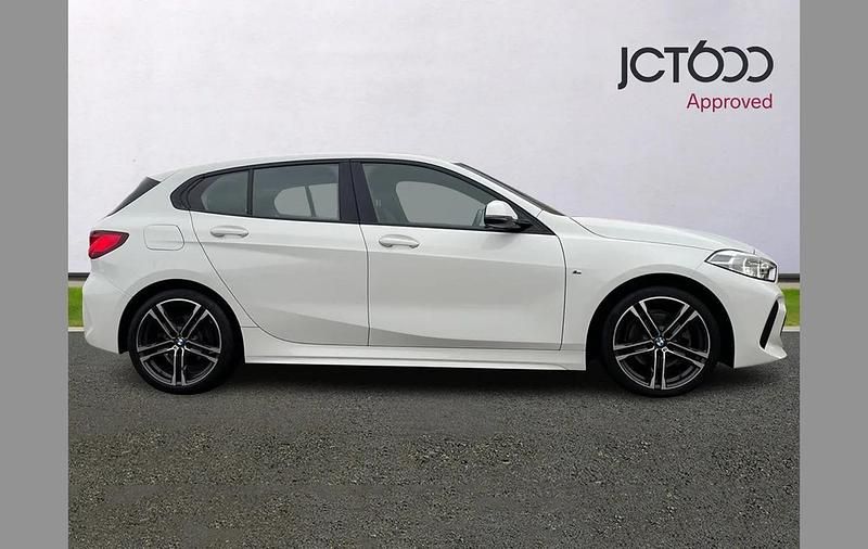Used BMW 118 M Sport 134 HP (98 kW) 2022 White Hatchback
