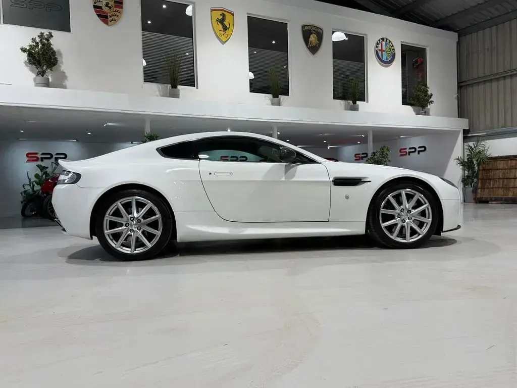 Used Aston Martin V8 Vantage 420 HP (308 kW) 2013 White Coupe