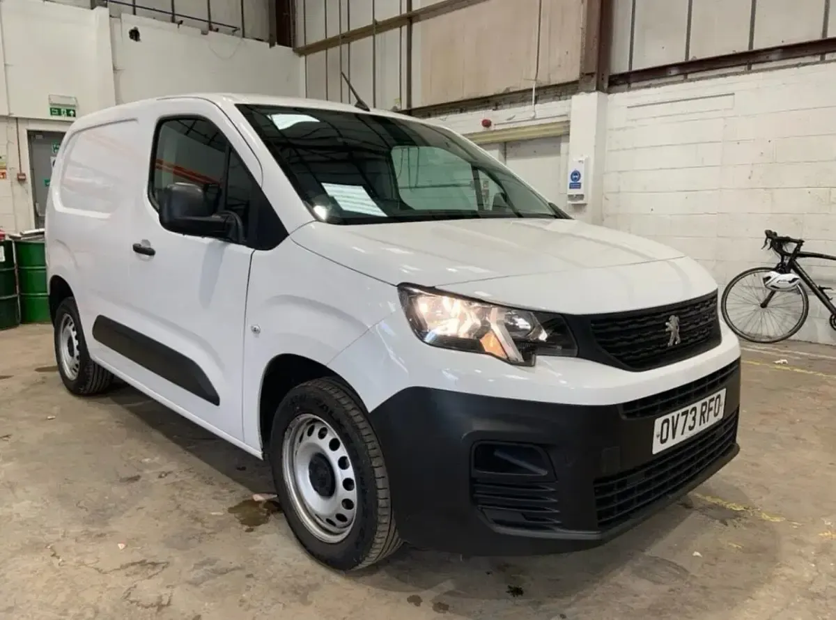 Used Peugeot Partner Premium 131 HP (96 kW) 2023 White MPV
