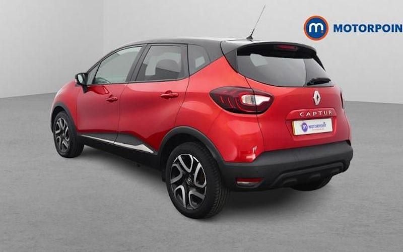 Second-hand Renault Captur Iconic 90 CP (66 kW) 2018 Roșu SUV