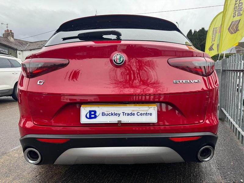 Used Alfa Romeo Stelvio 210 HP (154 kW) 2018 Red SUV