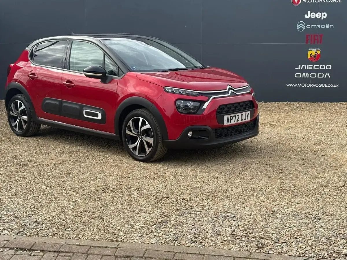 Used Citroën C3 Shine 99 HP (72 kW) 2022 Red Hatchback