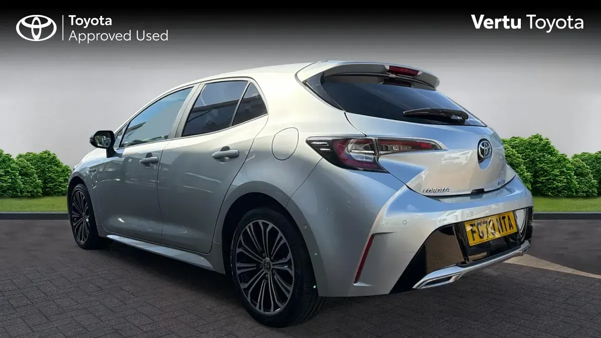 Used Toyota Corolla Design 184 HP (135 kW) 2020 Sterling silver (pearlescent paint) Hatchback