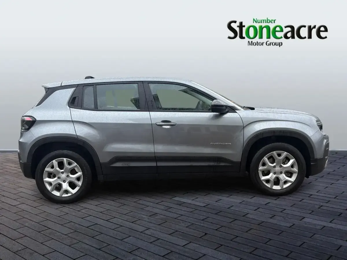 Usado Jeep Avenger Altitude 114 kW (156 HP) 2025 Cinzento SUV
