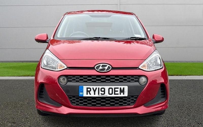 Used Hyundai i10 SE 67 HP (49 kW) 2019 Red Hatchback