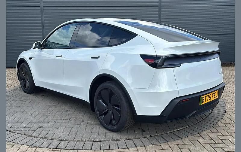 New Tesla Model Y Long Range AWD 286 kW (389 HP) 2025 White SUV