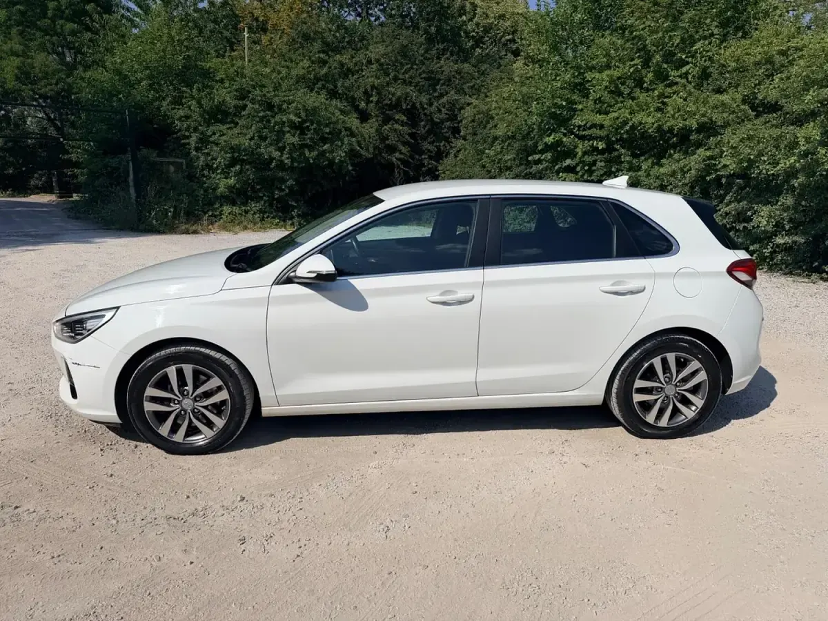 Used Hyundai i30 SE 110 HP (80 kW) 2017 White Hatchback