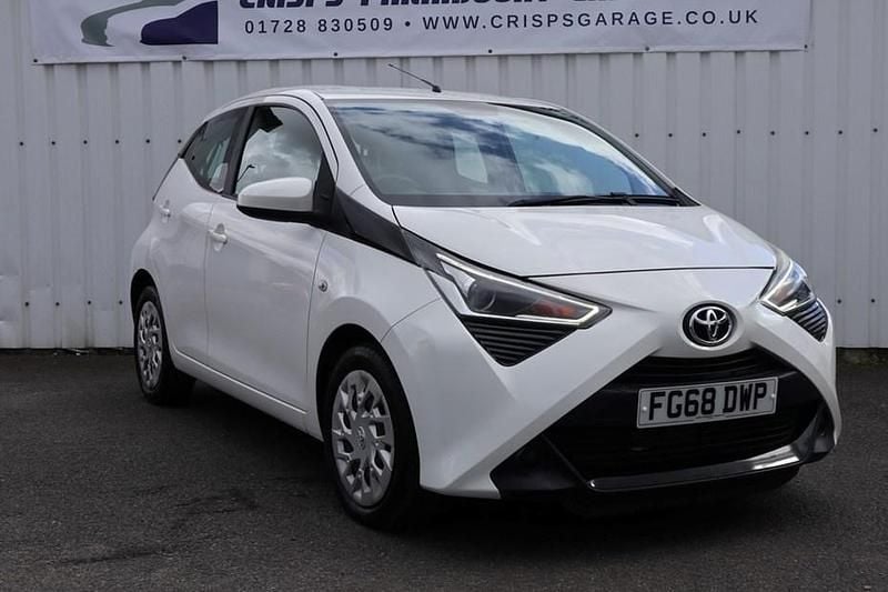 Used Toyota Aygo X-play 2018 White Hatchback
