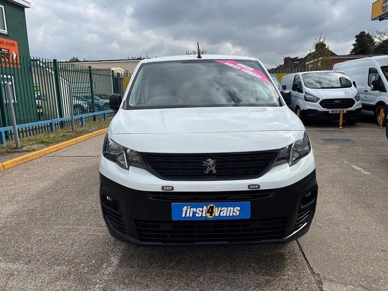 Used Peugeot Partner 131 HP (96 kW) 2021 White MPV
