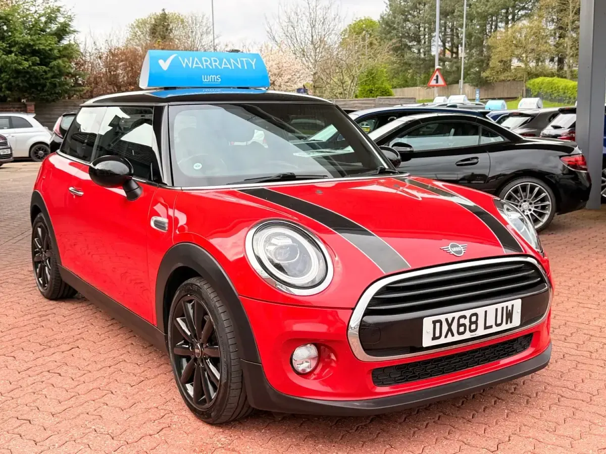 Begagnad Mini Cooper Hatch 2018 Röd Halvkombi