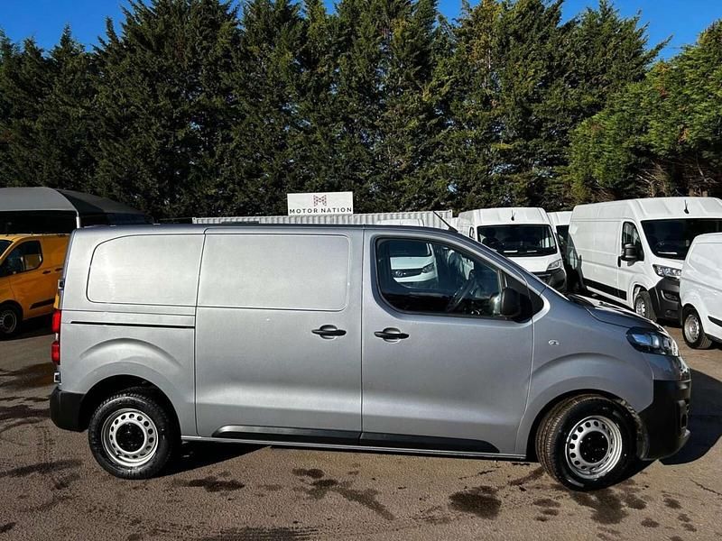 Used Vauxhall Vivaro 100 HP (73 kW) 2023 Grey MPV