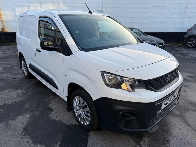 Used Peugeot Partner Premium 131 HP (96 kW) 2022 White MPV