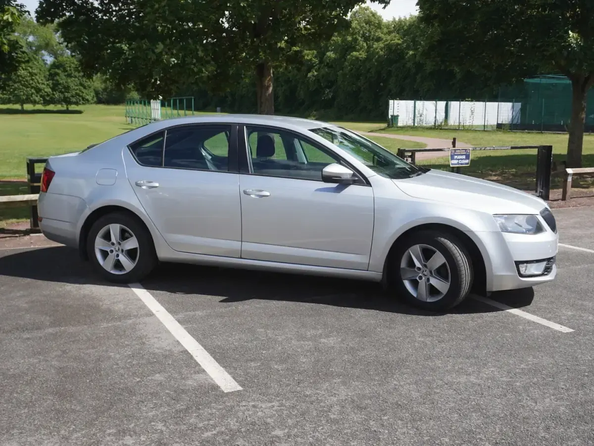 Used Skoda Octavia SE 110 HP (80 kW) 2015 Silver Estate