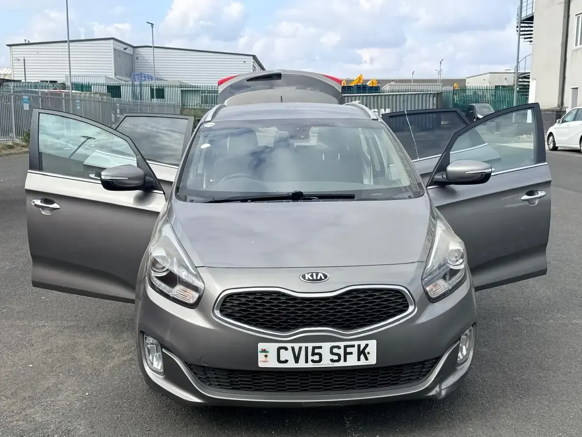 Used Kia Carens 134 HP (98 kW) 2015 Silver MPV