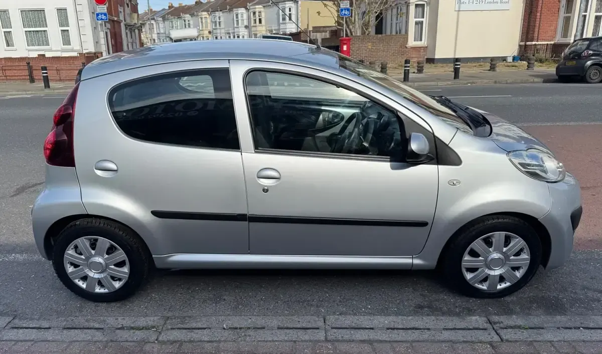 Second-hand Peugeot 107 Active 68 CP (50 kW) 2014 Argintiu Hatchback
