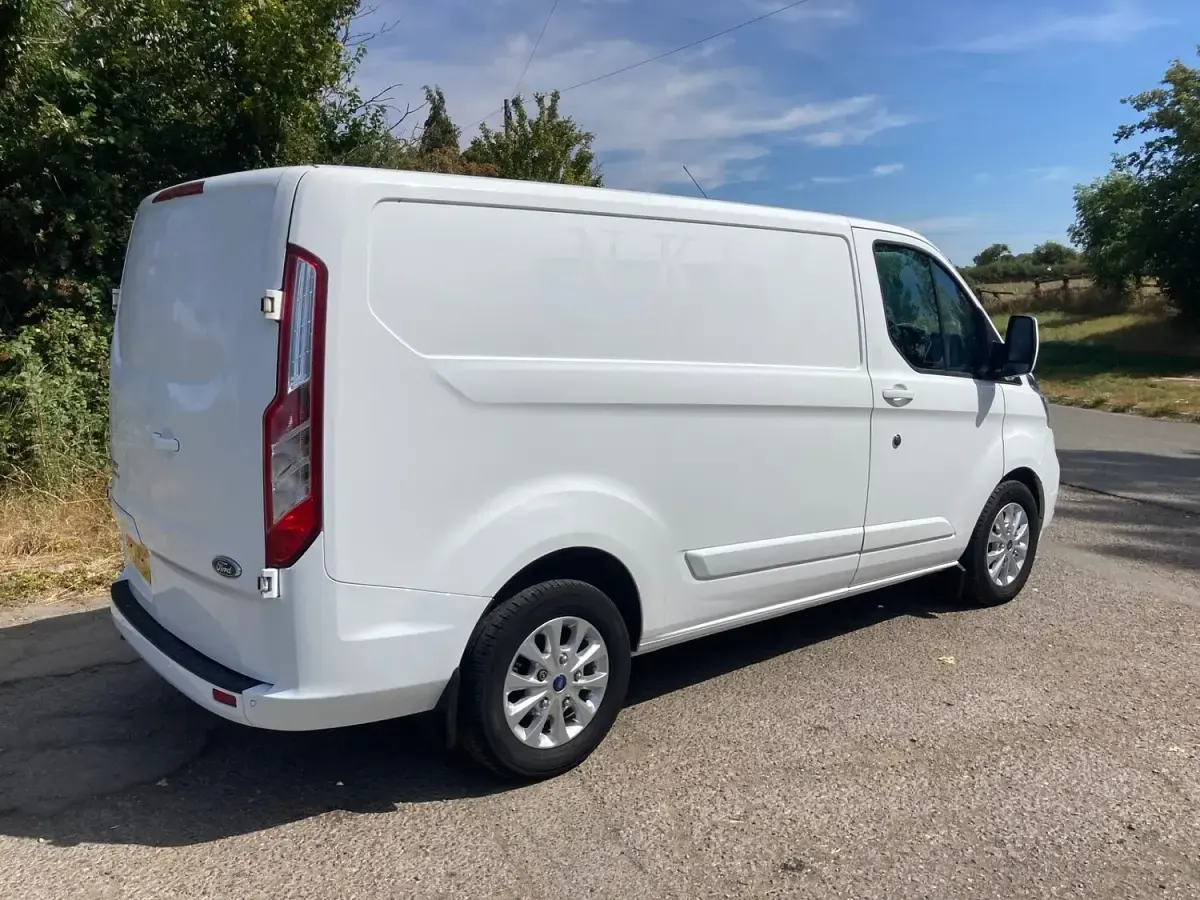 Used Ford Transit Custom Limited 130 HP (95 kW) 2019 White Van