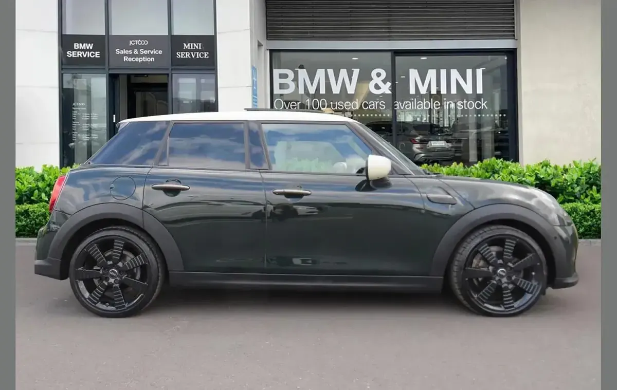 Used Mini Cooper Comfort 134 HP (98 kW) 2023 Green Hatchback